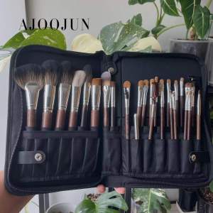 Professional Makeup Brushes Set 28 Pieces Pure Animal Hair Powder Brush Blush Brush Long Handle Beauty Tools for Faces