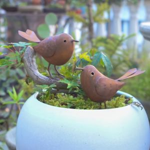 A Pair of Retro Metal Bird Sculptures for Garden Courtyard and Lawn Decoration - Perfect Gift for Birds Enthusiasts