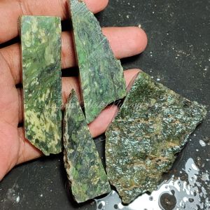 Bongkahan giok neprit aceh / bahan batu nephriteb jade aceh super quality