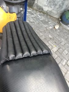 Bantal anti air jok motor silicon berkualitas.
