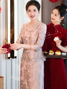 ชุดกี่เพ้าเจ้าสาวสุดสง่างาม ชุดกี่เพ้ายาวปานกลาง แขนยาว 7 ข้าง ผ้าโพลีเอสเตอร์ ลายดอกไม้ ชุดกี่เพ้าแบบสวมหัว ชุดกี่เพ้าลำลอง