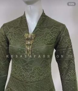 Tunik Kebaya Modern Brokat Retingelah dengan Kerah Sanghair dan Lengan Panjang
