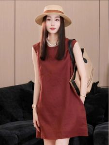 ชุดเดรสคอวีแขนกุดผ้าลินินคอตตอนสีแดง ฤดูร้อน 2025 ชุดเดรสสั้นสไตล์ฝรั่งเศสสำหรับผู้หญิงไซส์เล็ก ชุดเดรสทรงเอเอวสูง