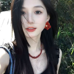 Floral Earrings Womens Summer New Style White Enhancing round Square Face Red Necklace Vacation Atmosphere Alloy Material