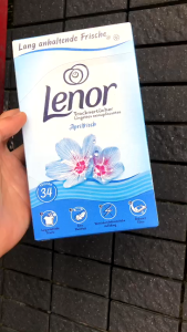 Giấy thơm sấy quần áo Lenor (hộp 34 tờ) đa năng cho nhiều mục đích sử dụng