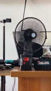 Quạt chạy pin 8inch K-max chân pin phổ thông 2 tốc độ có đảo chiều