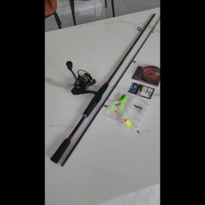 "Combo bộ cần câu lure máy đứng Crocodile màu đen máy câu Deukio AC3000 và bộ quà tặng cực sịn  "