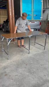 โต๊ะพับ โต๊ะ โต๊ะสนาม พับได้ หน้าเมทัลชีทเคลือบสีปาเก้ ใส่ท้ายรถเก๋งได้ แข็งแรง ทนทาน สะดวก ขาพับ ขีดข่วนได้ ไม่เป็นรอย ขนาดกว้าง75CM ยาว175CM สูง75CM รองรับน้ำหนักได้ 80 กิโลกรัม KG