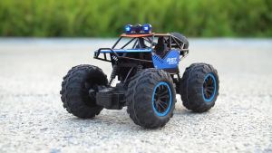Mainan Mobil Remote Control Offroad Alloy Climbing Car RC Rock Crawler 4WD Bertenaga dengan Lampu