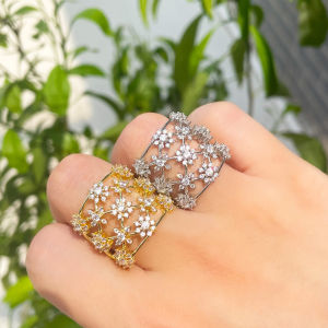 ชุบแฟชั่นสีเหลืองทองเงิน เซอร์โคเนียหินดอกไม้ กลวง รูปแบบ ไมโครปู นวม ใส่นิ้ว สีเหลือง เลื่อม สำหรับผู้หญิง SR078