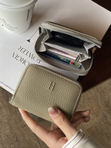 New 2025 Womens Wallet Genuine Leather Mini Design Zipper Closure Compact Elegant Short Style Fashionable Small Purse