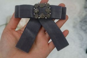 Fashionable Button-Embroidered Bow Tie Brooch Pin Womens Small Fragrance Style Butterfly Bow Necktie Shirt Decoration Pin Brooch