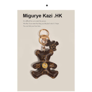 Elegant Bear Car Keychain Leather Pendant High-End Accessory Perfect Gift for Him Classic Worn-In Look Premium Quality