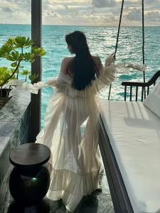 Elegant Long Sleeve Beach Cover up Dress Vacation Style Atmosphere Sensation Swimsuit Shell Chiffon Drifting Beach Cardigan Dress