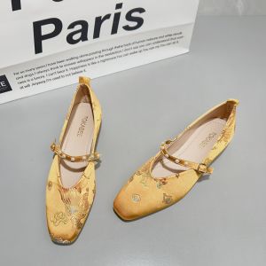 Elegant Low Heel Mary Jane Shoes for Women in Traditional Chinese Style Fashionable Flat Buckle Strap Silk Slip-On Shoes