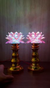 Bộ 2 Đèn hoa sen để bàn thờ phật cao 26cm LED đổi màu tiết kiệm điệnchất liệu nhựa mạ crom màu vàng cao cấp