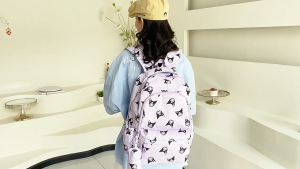 🌟 ครบจบในใบเดียว เป้ผ้า ขนาด 17 นิ้ว มาพร้อมกระเป๋าดินสอห้อย มีช่องซิป 3 ช่อง และช่องข้างใส่กระติกน้ำ น้ำหนักเบา