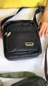 กระเป๋าสะพายข้าง มีหลายช่อง จุของได้เยอะ