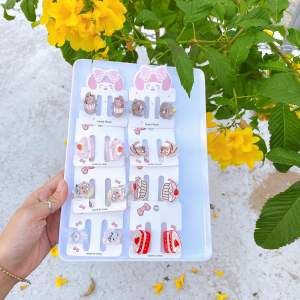 Vĩ 2 kẹp cào đỉnh in hình chất meka siêu dễ thương