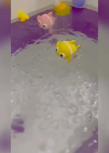 Mainan Mandi 儿童洗澡玩具 Clownfish Bath Toy 小丑鱼喷水玩具可爱游泳戏水鱼 Cute Cartoon Kids Floating Water Play Bathroom