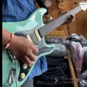 Century STG2 Standard Generation 2 Electric Guitar กีต้าร์รุ่น พร้อมกระเป๋า+ปิ๊ก 3 อัน+ประแจ+คันโยก+สายแจ็ค รสทัพไฟฟ้า