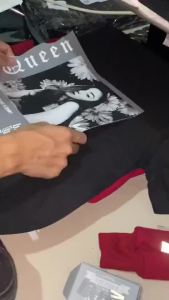 KAOS KATA KATA GAYANYA SO NGARTIS  VIRAL FULL SERVIS TERBARU KEKINIAN\\n\\n Apa Itu Kaos Kata-Kata Gaya?\\n\\nKaos kata-kata gaya adalah jenis kaos yang dikenal dengan desain dan tulisan unik pada bagian depan atau belakang kaos. Desain dan tulisan pada kaos ini biasanya berisi kata-kata motivasi, humor, atau pesan-pesan lain yang dapat menginspirasi dan membuat pemakainya merasa percaya diri. Kaos kata-kata gaya telah menjadi tren fashion di kalangan masyarakat modern, terutama di kalangan pria muda.\\n\\n Bagaimana Kaos Kata-Kata Gaya Menjadi Populer?\\n\\nKaos kata-kata gaya menjadi populer karena beberapa alasan. Pertama, kaos ini memiliki desain dan tulisan yang menarik dan unik, sehingga membuatnya menjadi pilihan yang menarik bagi banyak orang. Kedua, kaos kata-kata gaya seringkali mengandung pesan-pesan positif yang dapat memberikan inspirasi kepada pemakainya. Ketiga, kaos ini dapat digunakan untuk berbagai acara dan keperluan, mulai dari acara santai hingga acara formal.\\n\\n Faktor-Faktor yang Mempengaruhi Popularitas Kaos Kata-Kata Gaya\\n\\nAda beberapa faktor yang mempengaruhi popularitas kaos kata-kata gaya, di antaranya adalah:\\n\\n- **Desain dan tulisan**: Desain dan tulisan pada kaos kata-kata gaya harus menarik dan unik agar dapat menarik perhatian konsumen.\\n- **Kualitas kaos**: Kualitas kaos juga mempengaruhi popularitas kaos kata-kata gaya. Kaos yang berkualitas baik akan lebih awet dan nyaman dipakai.\\n- **Harga**: Harga kaos kata-kata gaya juga mempengaruhi popularitasnya. Kaos dengan harga yang terjangkau akan lebih diminati oleh konsumen.\\n\\n Kaos Untuk Pria: Pilihan Terbaik untuk Gaya Anda\\n\\nKaos untuk pria adalah pilihan terbaik untuk gaya Anda karena beberapa alasan. Pertama, kaos untuk pria biasanya memiliki desain dan warna yang cocok dengan gaya pria. Kedua, kaos untuk pria biasanya terbuat dari bahan yang nyaman dipakai dan tahan lama. Ketiga, kaos untuk pria dapat digunakan untuk berbagai acara dan keperluan, mulai dari acara santai hingga acara formal.\\n\\n Kaos Nyaman & Nyaman: Pilihan Terbaik untuk Pria\\n\\nKaos nyaman dan nyaman adalah pilihan terbaik untuk pria karena beberapa alasan. Pertama, kaos nyaman dan nyaman biasanya terbuat dari bahan yang lembut dan tidak mengganggu kulit. Kedua, kaos nyaman dan nyaman biasanya memiliki ukuran yang pas dan tidak terlalu ketat atau longgar. Ketiga, kaos nyaman dan nyaman biasanya memiliki desain dan warna yang cocok dengan gaya pria.\\n\\n Cara Memilih Kaos yang Sesuai dengan Gaya Anda\\n\\nBerikut adalah beberapa tips untuk memilih kaos yang sesuai dengan gaya Anda:\\n\\n- **Pilih kaos dengan desain dan warna yang cocok dengan gaya Anda**: Pilih kaos dengan desain dan warna yang sesuai dengan gaya Anda agar Anda merasa percaya diri saat memakainya.\\n- **Pilih kaos dengan ukuran yang pas**: Pilih kaos dengan ukuran yang pas agar Anda merasa nyaman saat memakainya.\\n- **Pilih kaos dengan bahan yang berkualitas**: Pilih kaos dengan bahan yang berkualitas agar kaos tersebut awet dan tahan lama.\\n\\n Kaos Viral Full Servis: Terbaru & Kekinian\\n\\nKaos viral full servis adalah jenis kaos yang dikenal dengan desain dan tulisan unik pada bagian depan atau belakang kaos. Kaos viral full servis biasanya mengandung pesan-pesan positif yang dapat memberikan inspirasi kepada pemakainya. Kaos viral full servis juga seringkali digunakan oleh orang-orang yang ingin menjadi viral di media sosial.\\n\\n Bagaimana Kaos Viral Full Servis Bisa Membuat Anda Viral?\\n\\nKaos viral full servis bisa membuat Anda viral di media sosial karena beberapa alasan. Pertama, desain dan tulisan pada kaos viral full servis biasanya unik dan menarik perhatian. Kedua, pesan-pesan positif yang terdapat pada kaos viral full servis dapat memberikan inspirasi kepada pemakainya. Ketiga, kaos viral full servis biasanya digunakan oleh orang-orang yang memiliki pengikut banyak di media sosial, sehingga dapat meningkatkan visibilitas Anda.\\n\\n Cara Membeli Kaos Viral Full Servis yang Sesuai dengan Gaya Anda\\n\\nBerikut adalah beberapa tips untuk membeli kaos viral full servis yang sesuai dengan gaya Anda:\\n\\n- **Pilih kaos dengan desain dan warna yang cocok dengan gaya Anda**: Pilih kaos dengan desain dan warna yang sesuai dengan gaya Anda agar Anda merasa percaya diri saat memakainya.\\n- **Pilih kaos dengan ukuran yang pas**: Pilih kaos dengan ukuran yang pas agar Anda merasa nyaman saat memakainya.\\n- **Pilih kaos dengan bahan yang berkualitas**: Pilih kaos dengan bahan yang berkualitas agar kaos tersebut awet dan tahan lama.\\n\\nKaos kata-kata gaya dan kaos viral full servis adalah pilihan terbaik untuk Anda yang ingin tampil gaya dan kekinian. Pilih kaos yang sesuai dengan gaya Anda dan jadilah viral di media sosial!\"