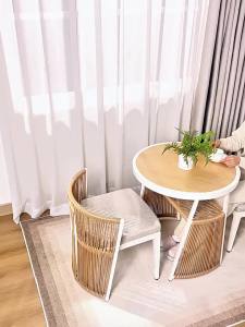 MEIDIHUAFU | Outdoor Patio Set with Teak Chair and Table for Small Spaces