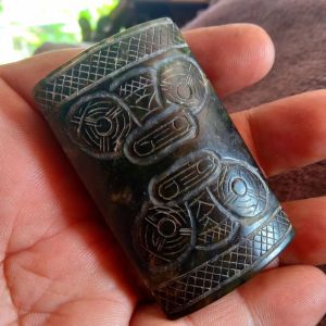 ลูกปัดหินเครื่องรางขนาดใหญ่มีรูทะลุ แม่เหล็กดูดได้เนื้อหินฉ่ำมีชิ้นเดียวส่งตรงปกครับ