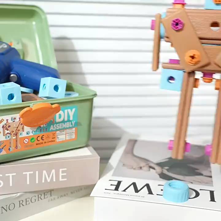 กล่องเครื่องมือ DIY ชุดเครื่องมือประกอบ รวมถึงสว่านไฟฟ้าและไขควง ของเล่นเครื่องมือก่อสร้างสำหรับเด็ก