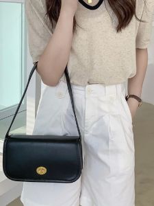 Special-Interest Design Lock Baguette Bag Ins Easiest for Match Underarm Bag Womens Shoulder Bag New Arrival French Retro Messenger Bag Fashion