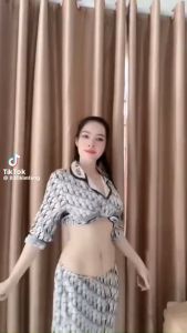 Kem tan mỡ bụng 3 Days Slimming Ớt Gừng đánh bay mỡ nhanh chóng và hiệu quả. Giúp đùi thon eo thon tay bé