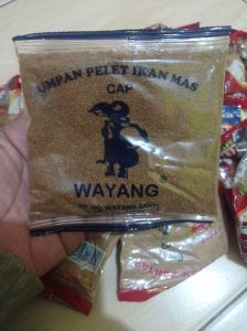 umpan pelet ikan mas wayang coklat