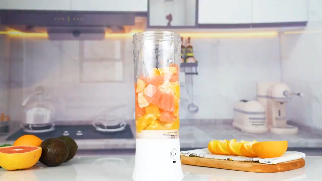 Japan Juicer Portable small household multi-functional electric juicer can crush ice large capacity juicer cup Original Portable Blender 600ML Bottled Juicer Electric USB Rechargeabl Mini Blender