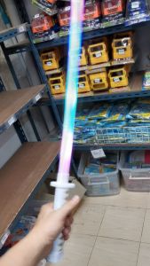 TOYHOME ดาบของเล่น มีดดาบ ดาบซามูไร ดาบของเล่น ของเล่นเด็ก ดาบมีเสียงมีไฟ ดาบ คละสี 210B