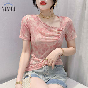 Yimei Áo thun nữ Quảng Châu xinh đẹp áo thun lưới cổ chữ V xiên mới mùa hè 2023 áo in ôm vừa nữ