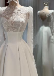 Váy suông cổ cao đi bàn tay dài