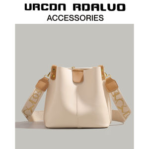 กระเป๋าผู้หญิงทรงถังสไตล์ยุโรปแบบใหม่ปี 2025 ทรงเรียบง่าย กระเป๋าสะพายไหล่แบบลำลอง กระเป๋าถือ PU นิ่ม สีสันสดใส สำหรับเยาวชน