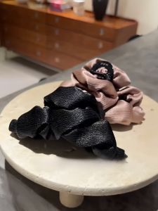 กิ๊บติดผมผ้าซาตินพับลายเมฆขนาดใหญ่สำหรับผู้หญิง กิ๊บติดผมแบบหนา กิ๊บติดผมแบบหางม้า ประดับผม ฤดูใบไม้ร่วง/ฤดูหนาว กิ๊บติดผมแบบหางม้า