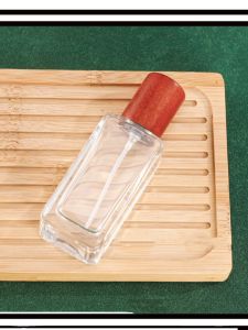 Portable Glass Perfume Bottle Mini Sample Dispenser Cap Vintage Wood Design 30ml 50ml Splitter Empty Bottle for Personal Use
