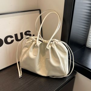 Large Capacity Bag Female Autumn and Winter Wild 2024 New Arrival Retro Shoulder Bag Minimalist Texture Ladies Commuter Tote