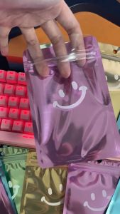 ถุงรูด ถุงซิปโฮโลแกรม ถุงฟอยด์ เลเซอร์ ลายยิ้มน่ารัก แบบหน้าใส ใส่บรรจุภัณฑ์ จํานวน 50 ชิ้น มี4สี