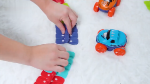 รถของเล่นรางรถไฟ รถไฟฟ้าเพื่อการศึกษาสำหรับเด็ก รถออฟโรด รถไฟเหาะ ประกอบบล็อกตัวต่ออเนกประสงค์ DIY สำหรับเด็กผู้ชาย