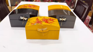 Hộp trang sức sơn mài Thanh Bình Lê kiểu dáng  độc đáo có kèm khóa chuồn chuồn xà cừ size 13x12x34 cm