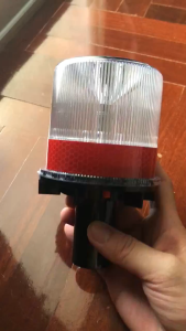 VSSUU ไฟสัญญาณเตือน ชนิด ก้าน 4 LED พลังงานแสงอาทิตย์ สัญญาณเตือนไฟกระพริบในการก่อสร้างถนน ไฟกระพริบสัญญาณเตือนความปลอดภัยไฟจราจร (แสงสีแดง / สีเหลือง)