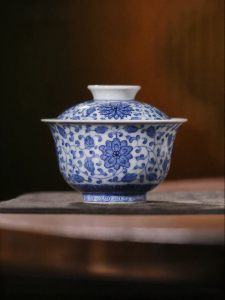 JINGDEZHEN | Bộ Trà Đơn Bát Trà Cao Cấp Jingdezhen Sứ Xanh Trắng Hoa Sen Đồ Cổ Tô Vẽ Tay Hộp Quà Sang Trọng