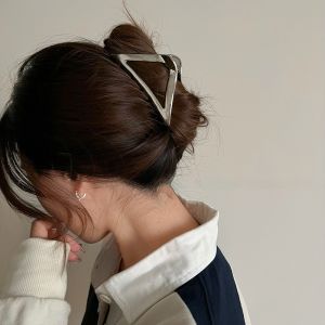 Large Triangle Metal Hair Claw Clip Womens Shark Tail Clip Stylish Hair Accessories Back of Head Bun Clip Fashionable Hair Grips