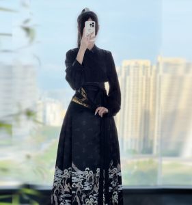 ชุดประจําวัน ผ้าซาติน เสื้อเชิ้ตสั้นและ กระโปรง เซ็ต Original Ming Dynasty Style ผู้หญิง ชุดฮั่นฝู เนคไท ชุดกี่เพ้า สำหรับงานกลางคืน ชุดราตรี