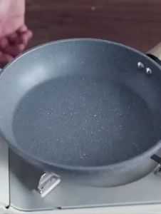 กระทะ ขนาด 24/26/28/30cm ไม่ติดกระทะ ทำความสะอาดง่ายกระทะเคลือบหินอ่อน กระทะไม่ติด กระทะเคลือบหินอ่อน กระทะเทฟล่อน 20-24ซม