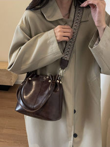 Trendy Bucket Bag Womens 2025 New High-End Single Shoulder Bag Autumn Winter Retro Wide Strap Crossbody Bag Fashionable PU Leather