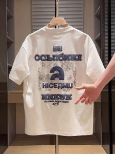 เสื้อยืดคอกลมแขนสั้นผ้าฝ้ายแท้พิมพ์ลายตัวอักษรสำหรับผู้ชาย แฟชั่นอเมริกัน ลำลอง ฤดูร้อน 2025 เสื้อผ้าทำงานผู้ชาย